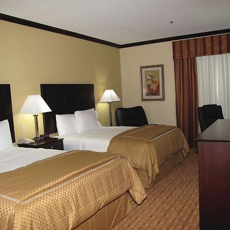 La Quinta By Wyndham Ennis Hotel Exterior photo