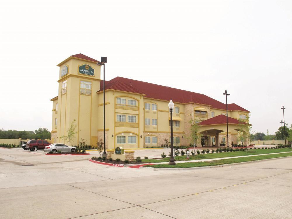 La Quinta By Wyndham Ennis Hotel Exterior photo