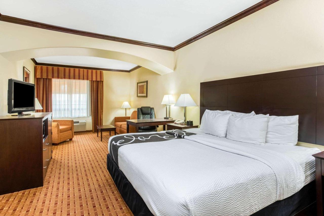 La Quinta By Wyndham Ennis Hotel Exterior photo