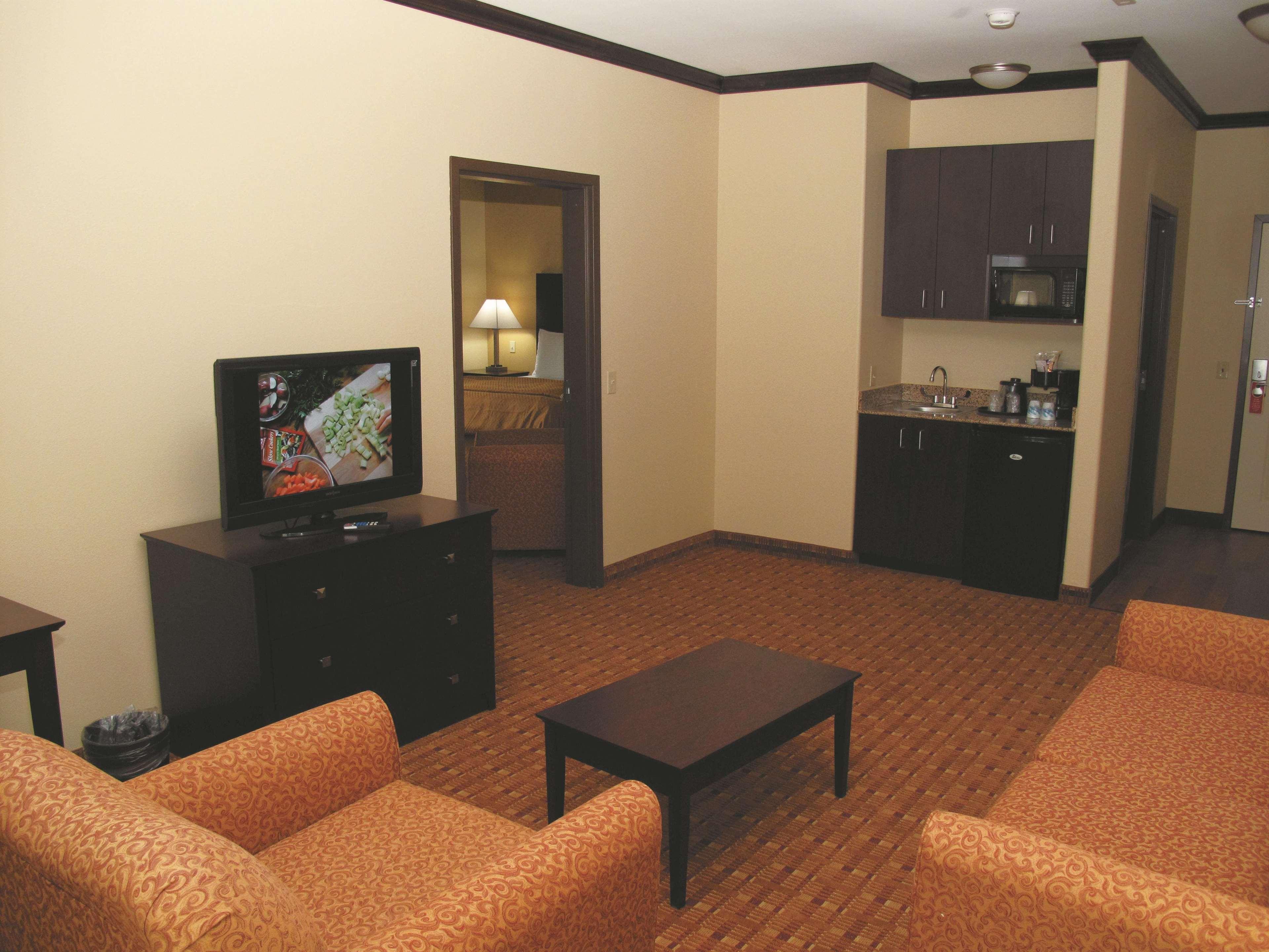 La Quinta By Wyndham Ennis Hotel Exterior photo