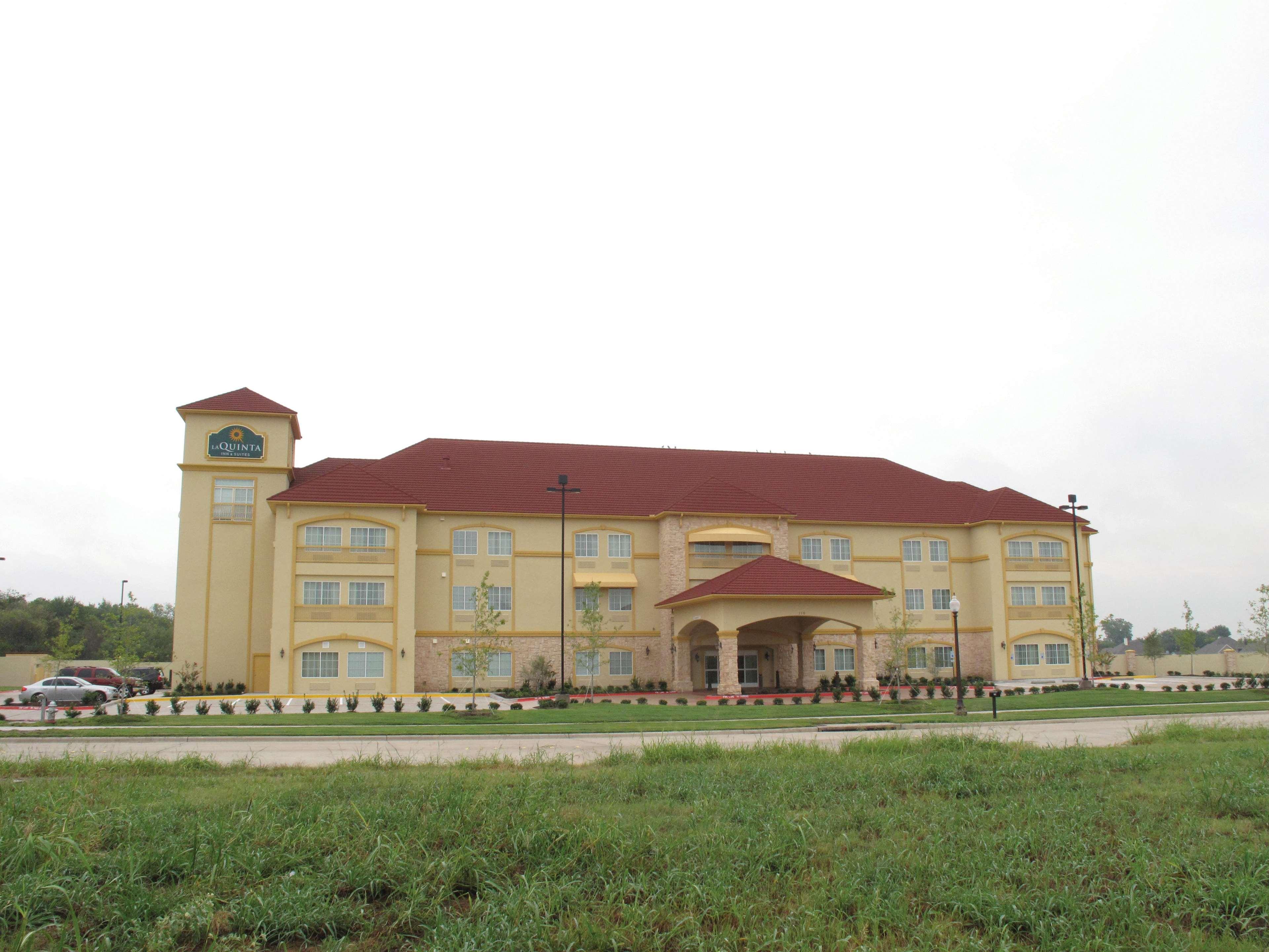 La Quinta By Wyndham Ennis Hotel Exterior photo